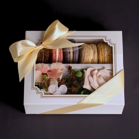 Macaron & Flower Gift Box (5 pieces)